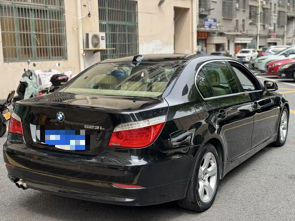 BMW 5 Series 2010 — фото 4