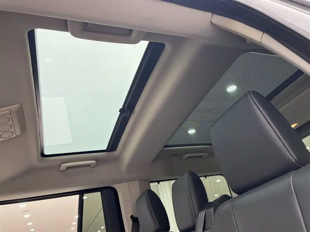 Land Rover Discovery 2016 — фото 17