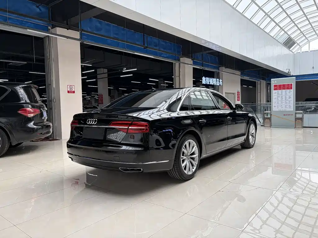 Audi A8 2015 — фото 9