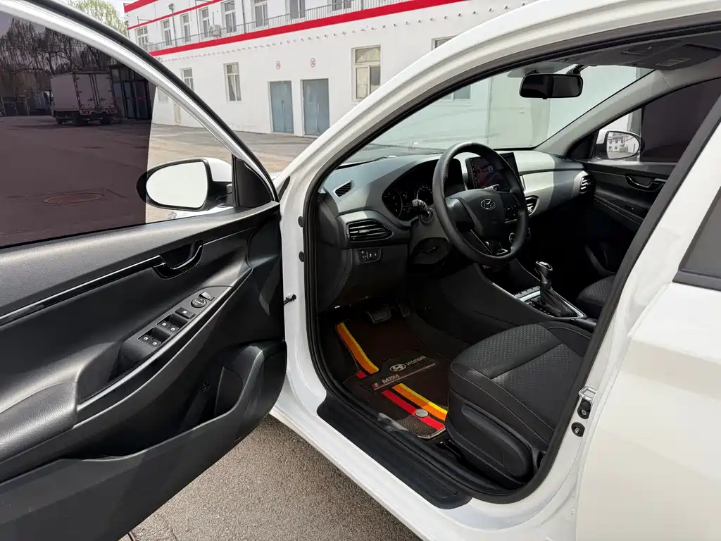Hyundai Elantra 2022 — фото 10