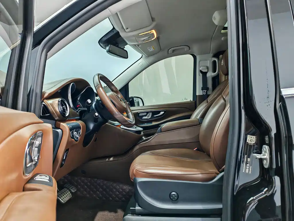 Mercedes-Benz V-Class 2022 — фото 11
