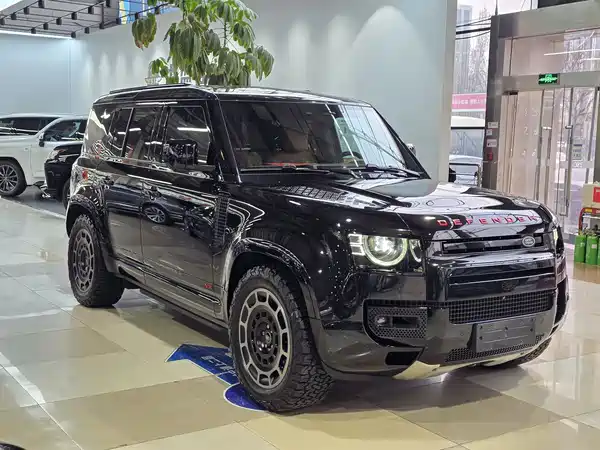 Land Rover Defender 2024