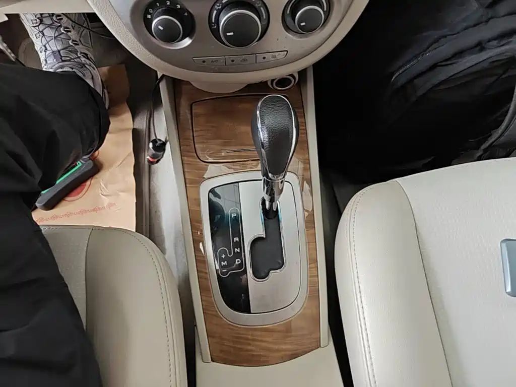 Buick Excelle 2015 — фото 14