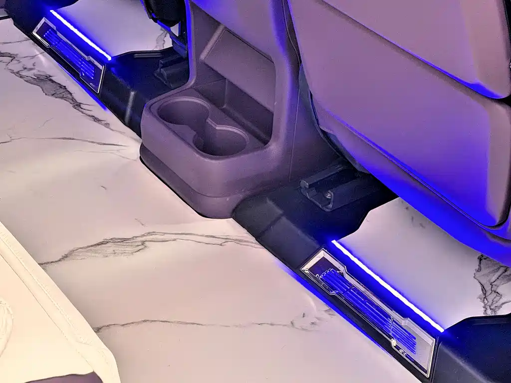Toyota Sienna — фото 16