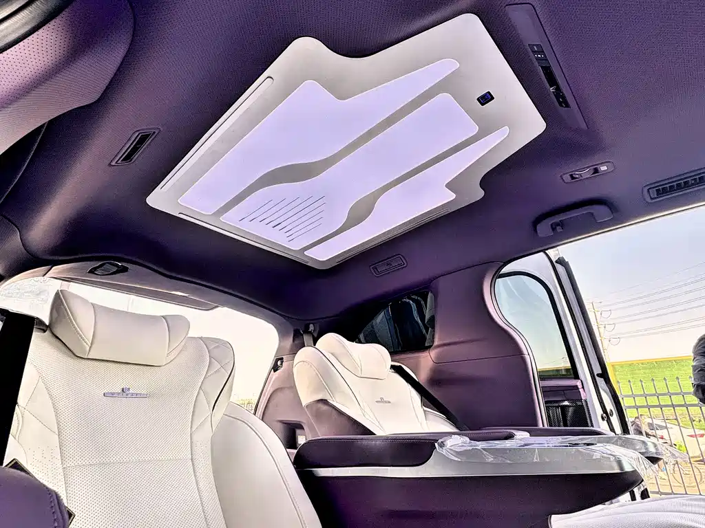 Toyota Sienna — фото 20