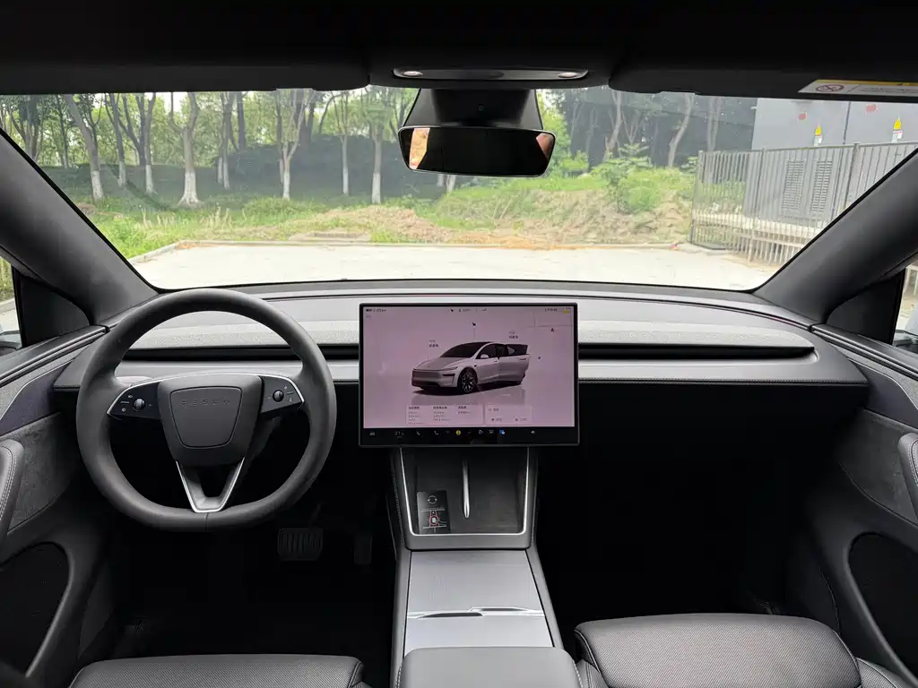 Tesla Model Y L 2025 — фото 6