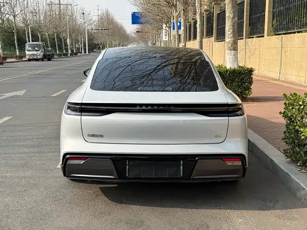 Geely Galaxy E8 2025