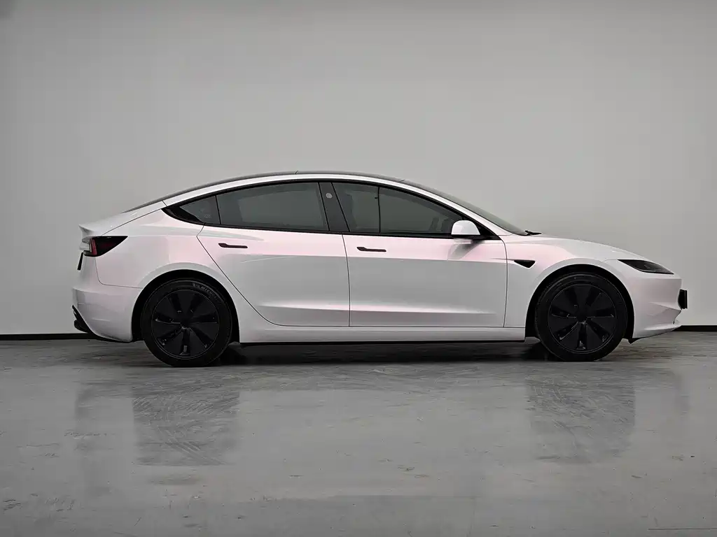 Tesla Model 3 2024 — фото 10