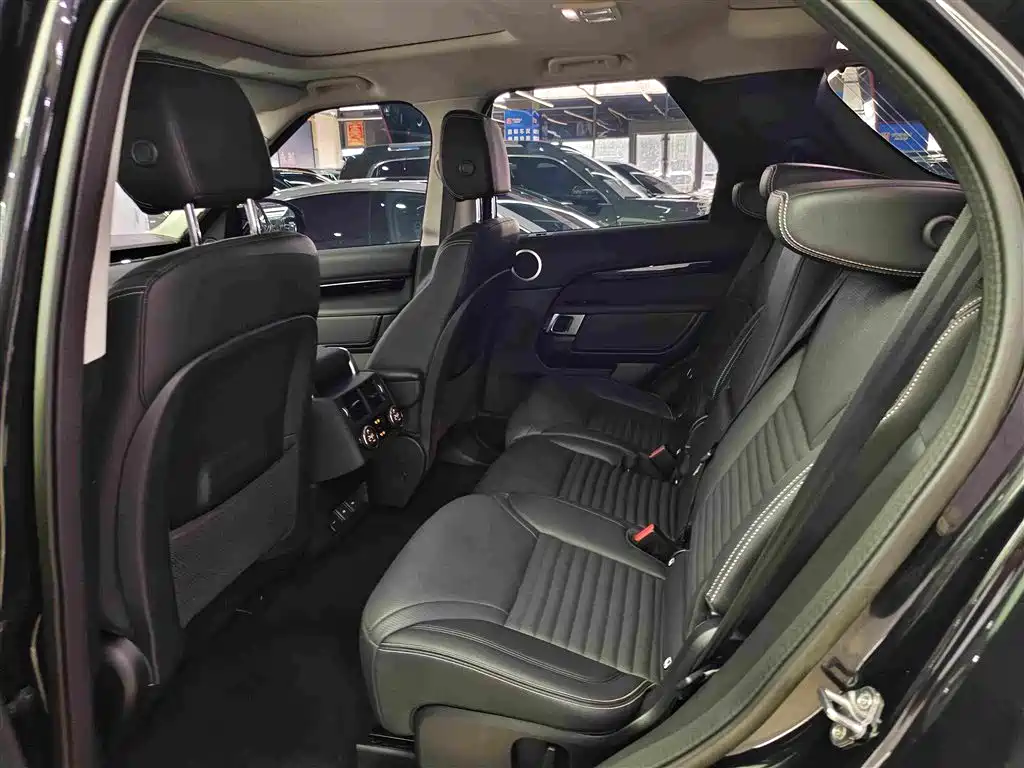 Land Rover Discovery 2023 — фото 11