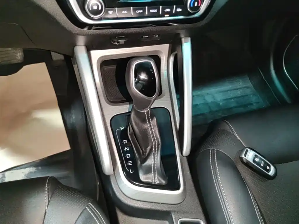 Geely Vision X3 2017 — фото 14