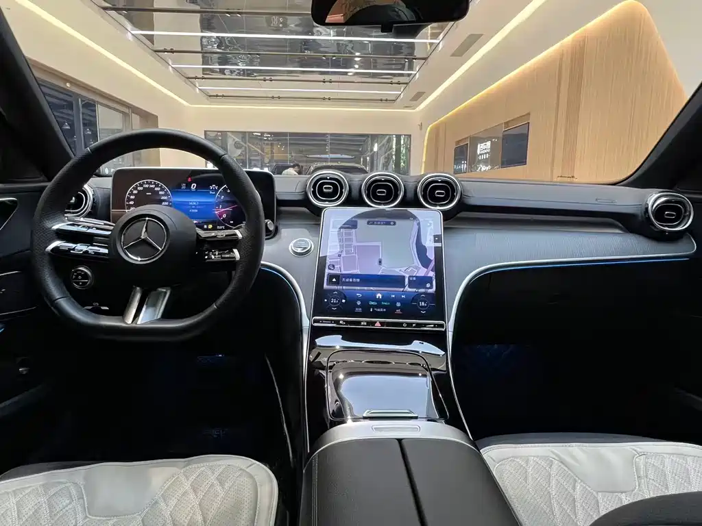 Mercedes-Benz C-Class 2023 — фото 13