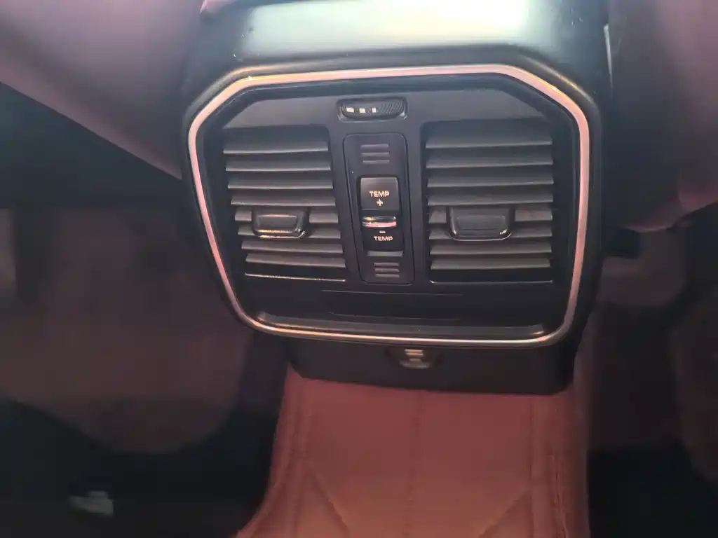Porsche Macan 2018 — фото 14