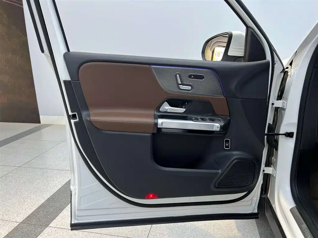 Mercedes-Benz GLB 2023 — фото 11