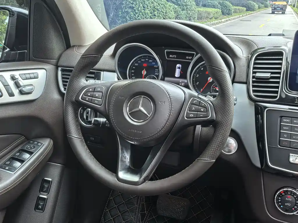 Mercedes-Benz GLS 2017 — фото 13