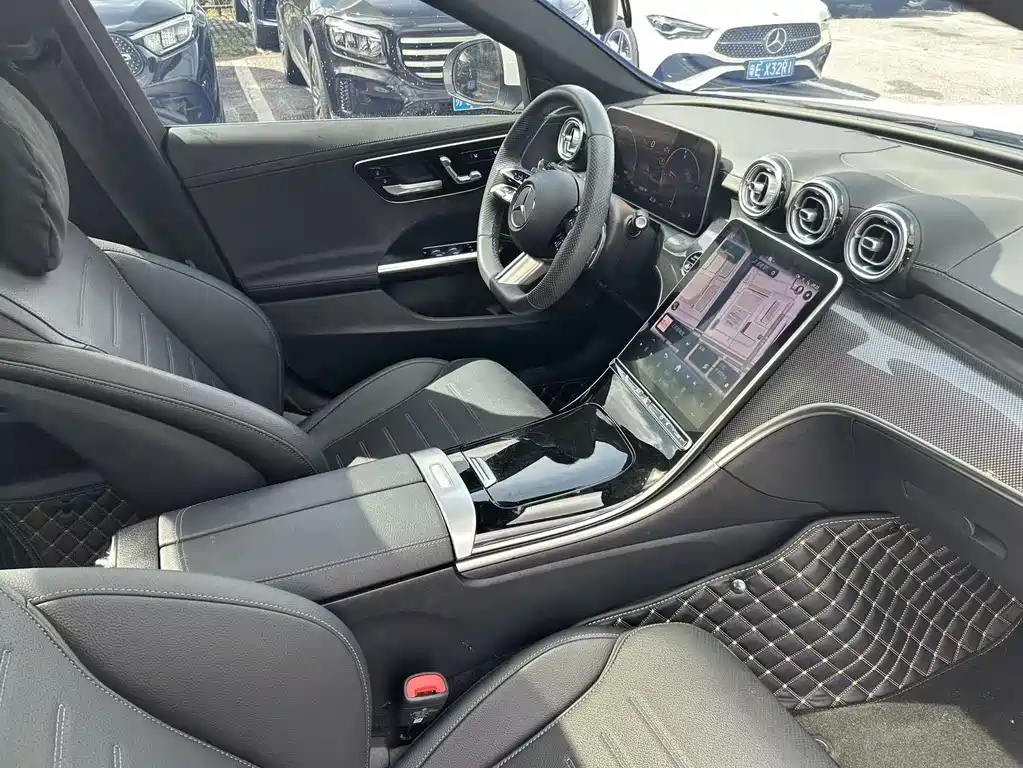 Mercedes-Benz C-Class 2024 — фото 13