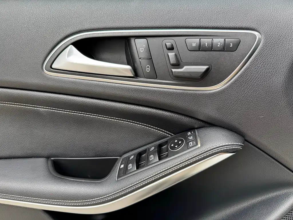 Mercedes-Benz A-Class 2016 — фото 11