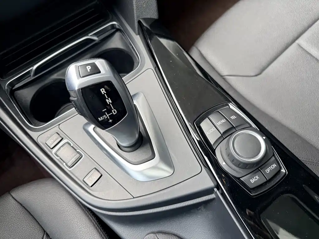 BMW 3 Series 2016 — фото 18