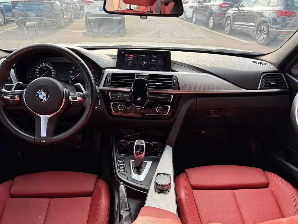 BMW 3 Series 2019 — фото 13