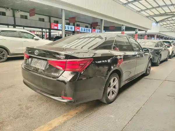 Toyota Crown 2016