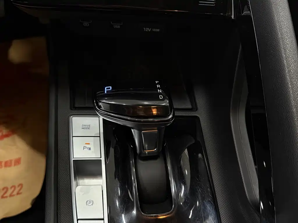 Hyundai Elantra 2022 — фото 19