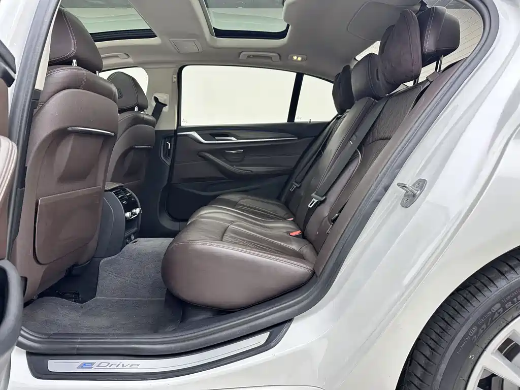 BMW 5 Series New Energy 2019 — фото 16