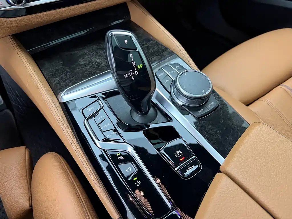 BMW 6 Series GT 2022 — фото 9