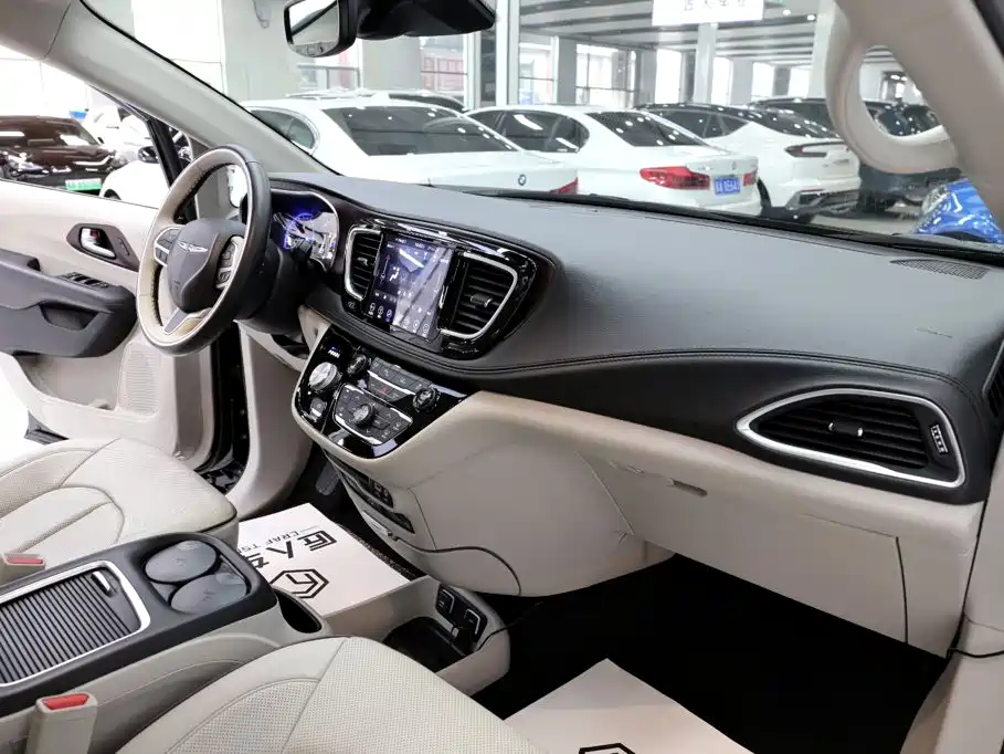 Chrysler Grand Voyager 2019 — фото 18
