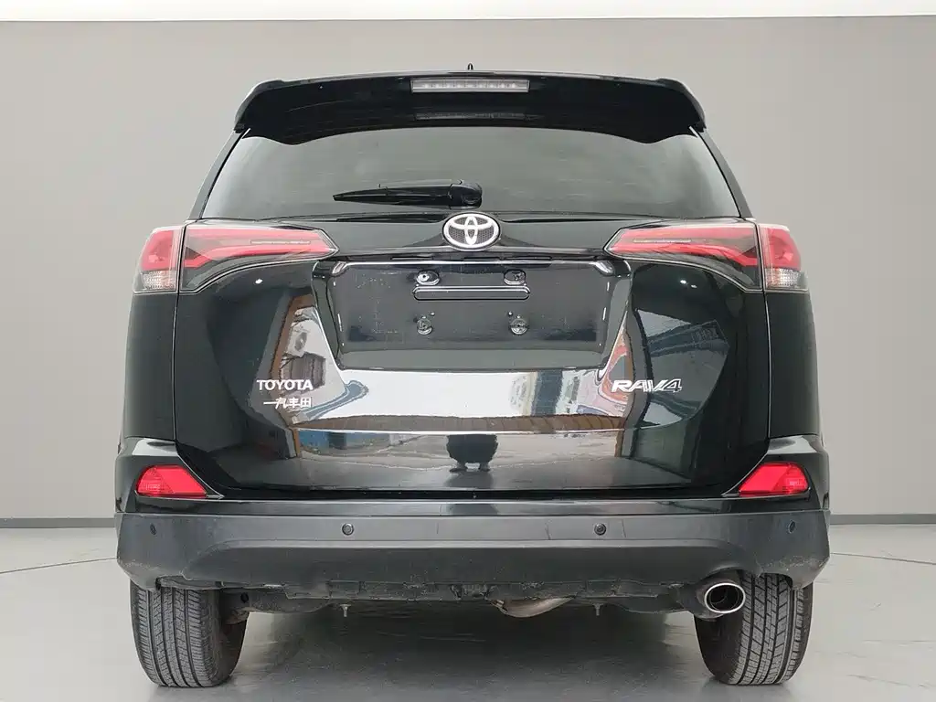 Toyota RAV4 2017 — фото 5