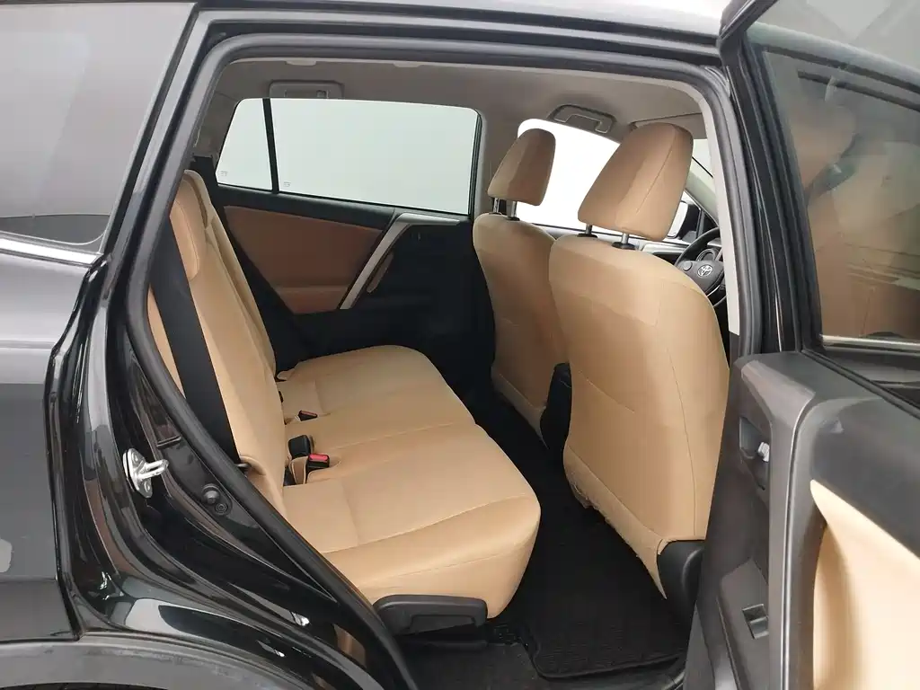 Toyota RAV4 2017 — фото 16