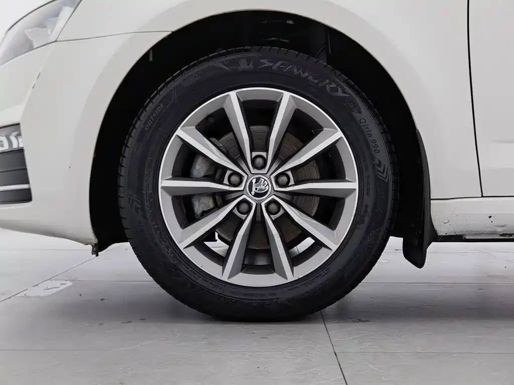 Skoda Octavia 2017 — фото 17