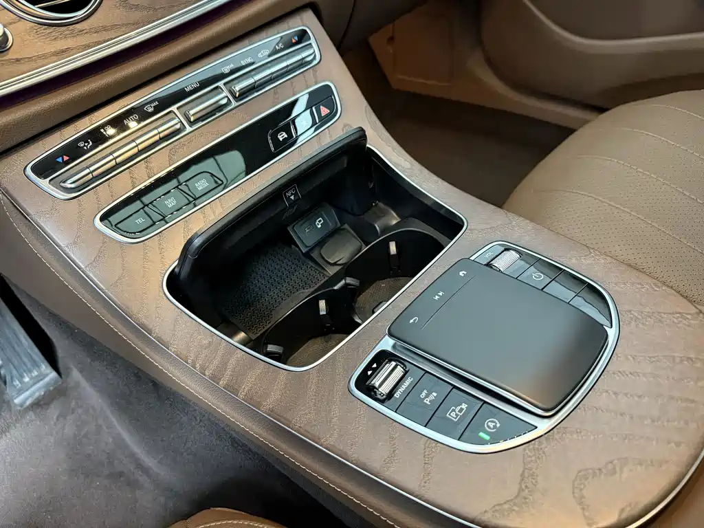 Mercedes-Benz E-Class 2023 — фото 8