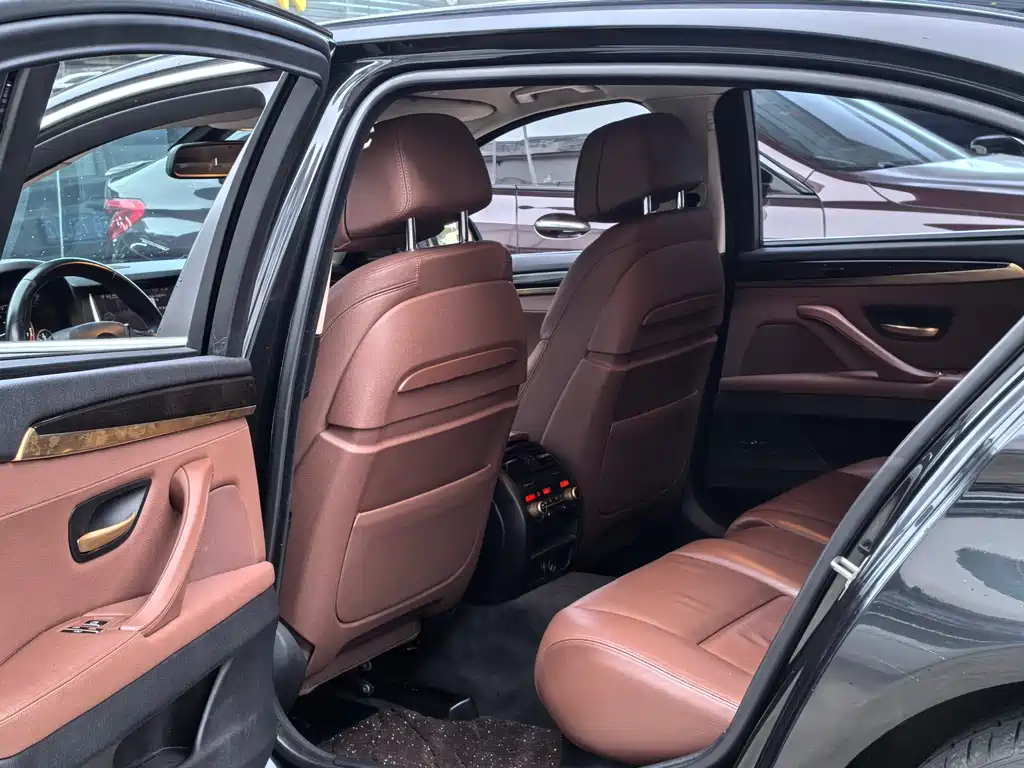 BMW 5 Series 2015 — фото 9