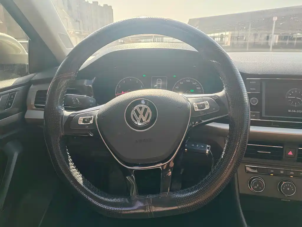 Volkswagen Lavida 2018 — фото 17