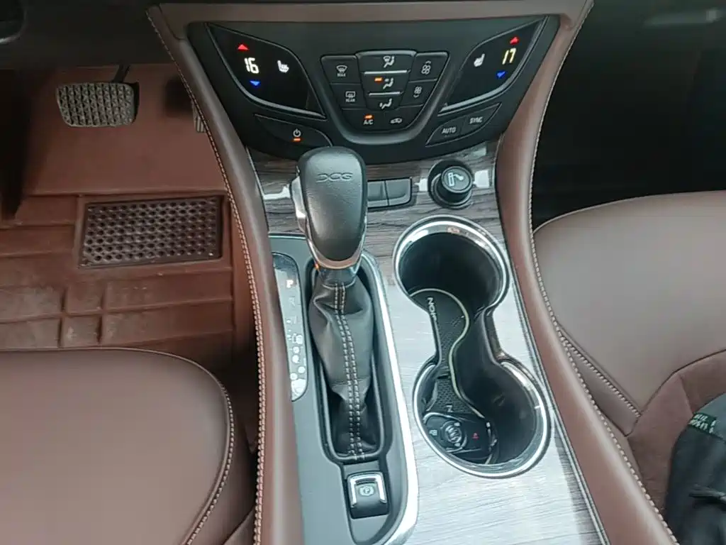 Buick Envision Plus 2017 — фото 14