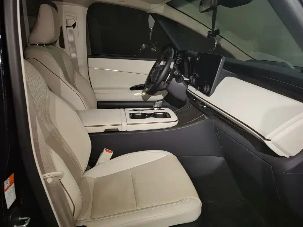 Lexus LM 2023