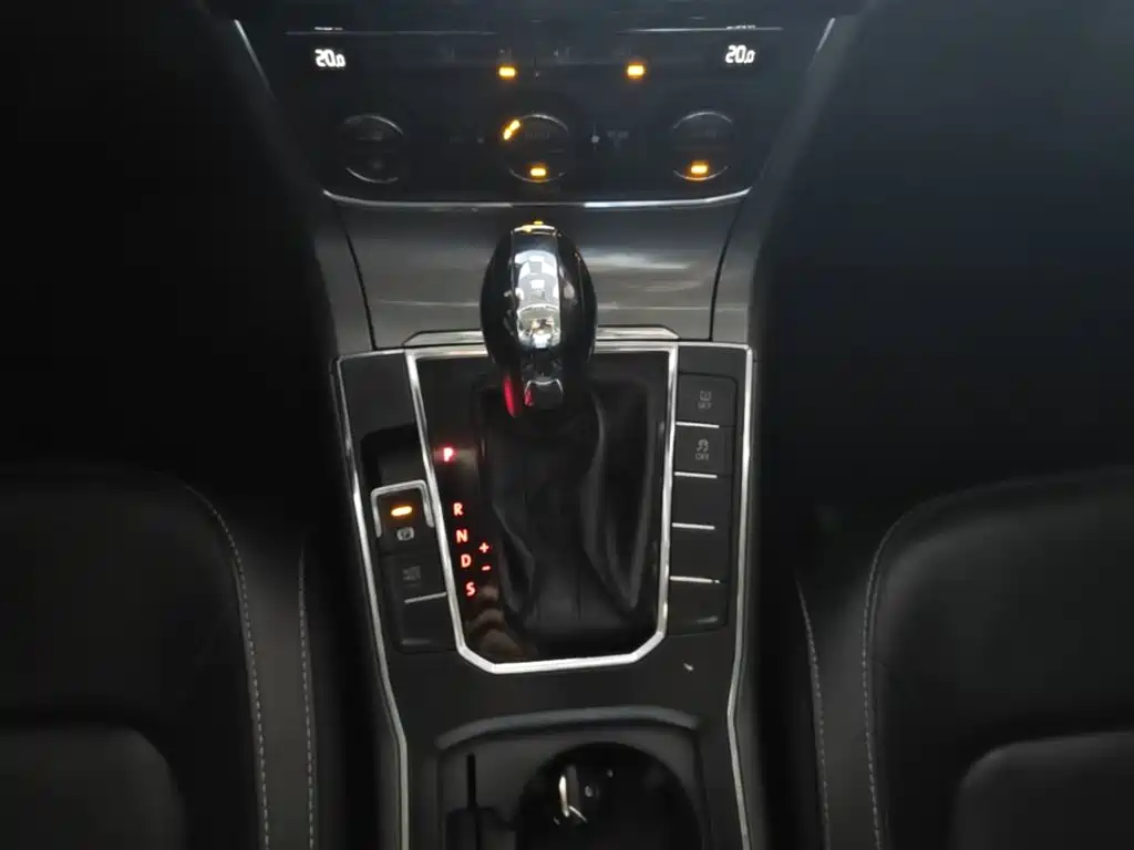 Volkswagen Passat 2017 — фото 14