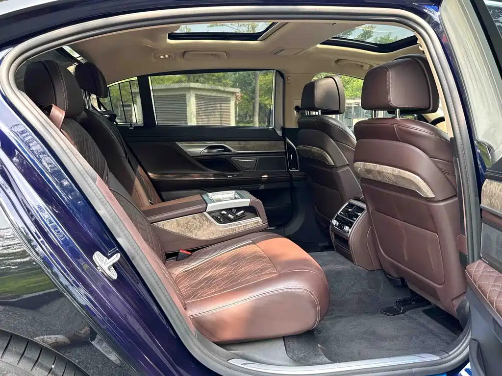BMW 7 Series 2021 — фото 14