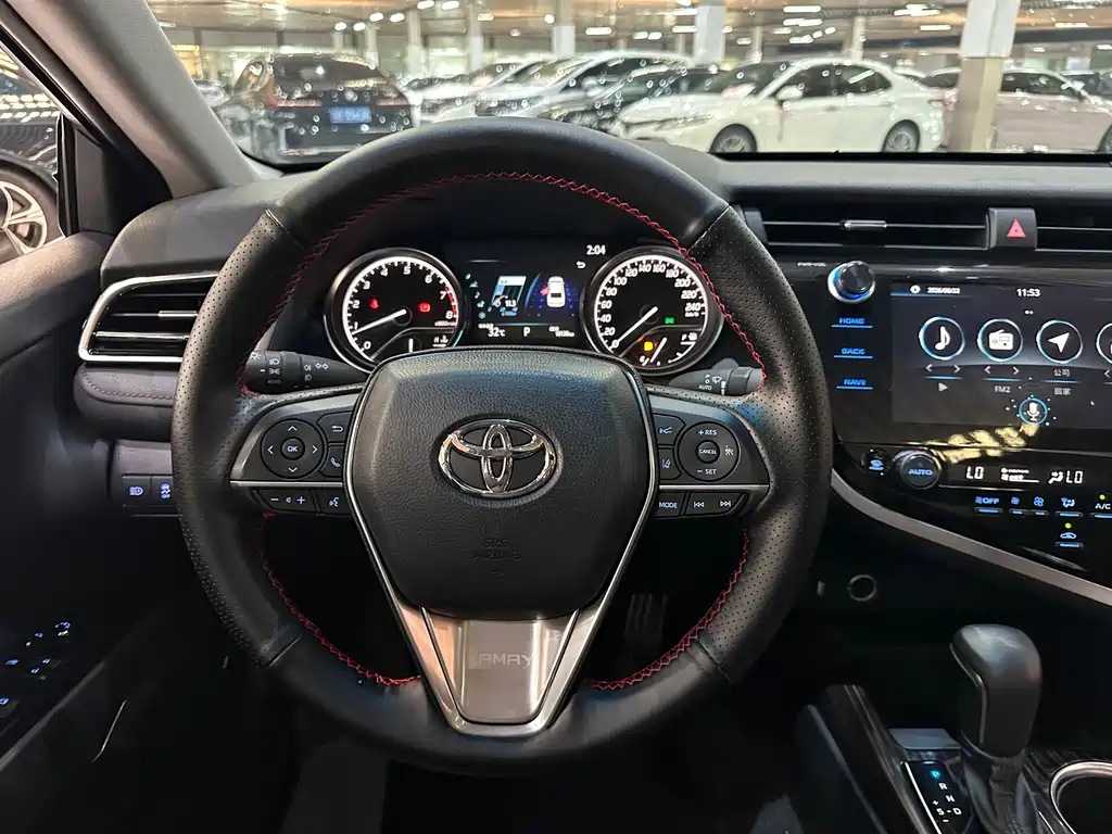 Toyota Camry 2020 — фото 8