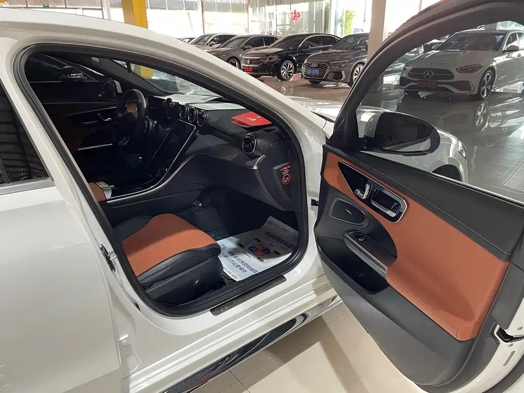 Mercedes-Benz C-Class 2023 — фото 5