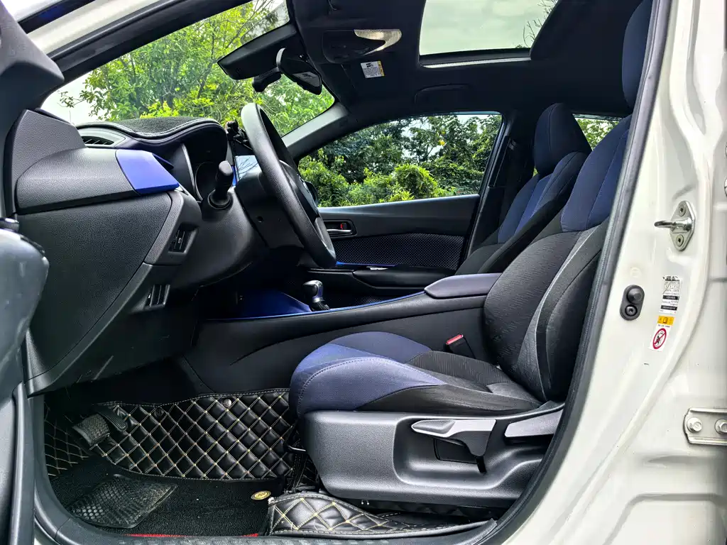 Toyota C-HR 2019 — фото 7