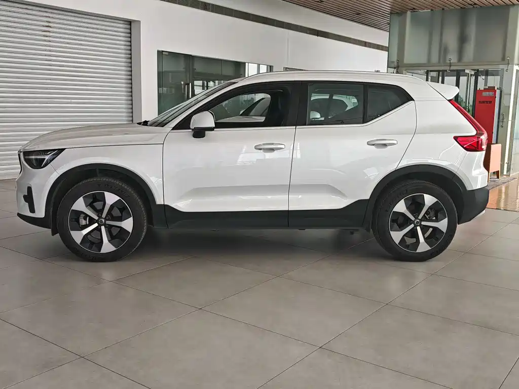 Volvo XC40 2024 — фото 6