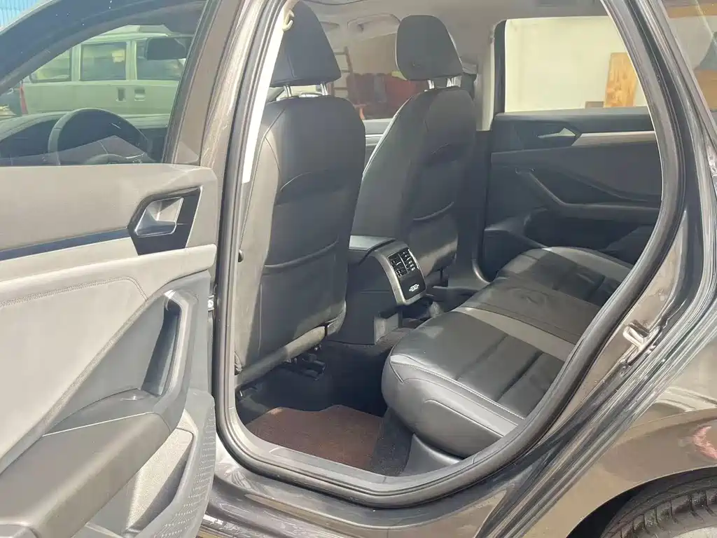 Volkswagen Sagitar 2020