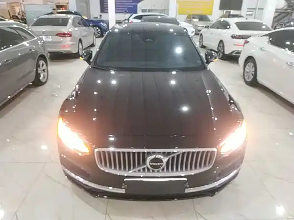 Volvo S90 Plug-In Hybrid 2023