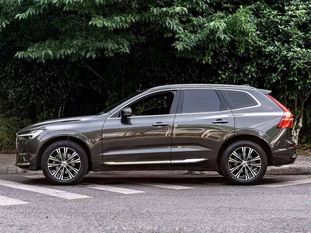 Volvo XC60 2022 — фото 2