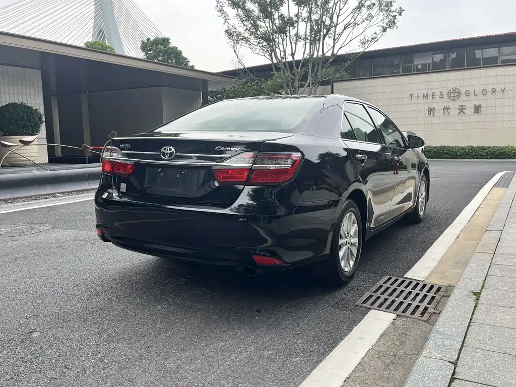 Toyota Camry 2015 — фото 4