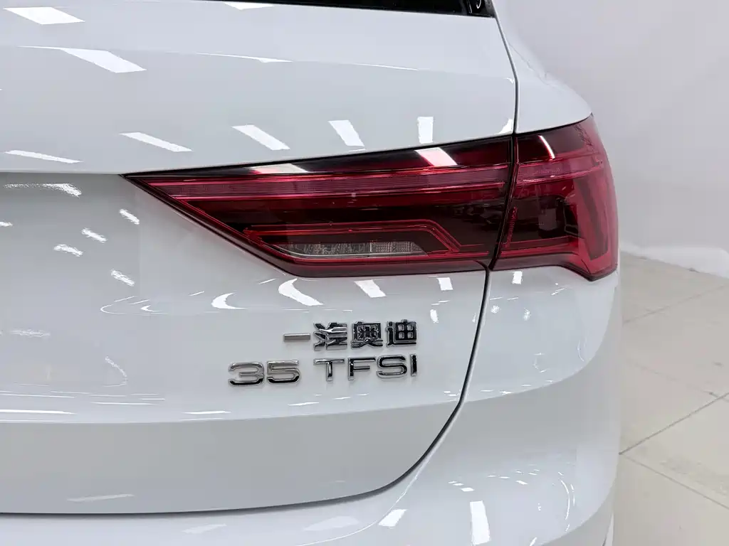 Audi Q3 2023 — фото 9