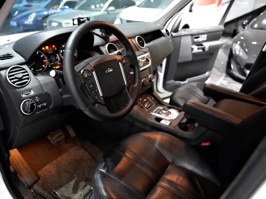 Land Rover Discovery 2016 — фото 12