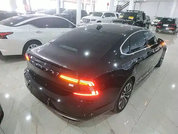 Volvo S90 Plug-In Hybrid 2023