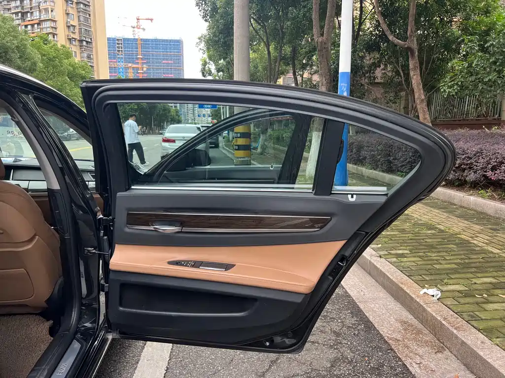 BMW 7 Series 2013 — фото 26