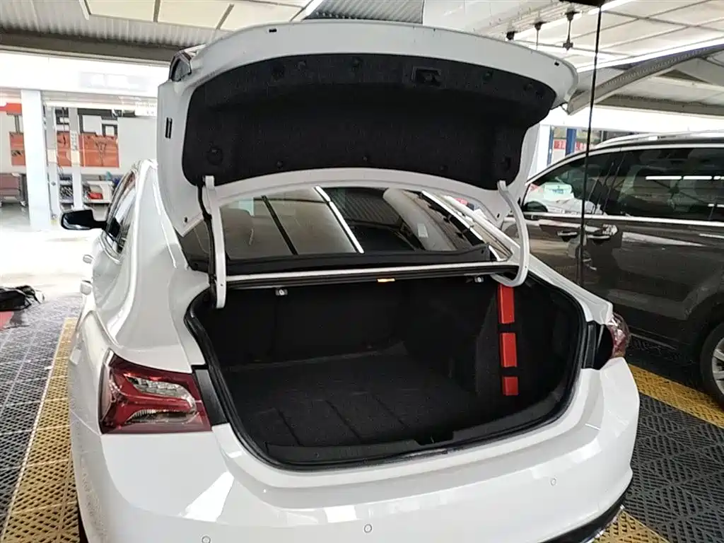 Chevrolet Malibu XL 2023 — фото 19